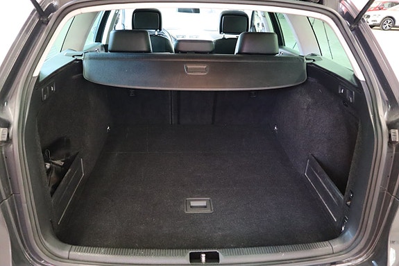 Volkswagen Passat 15 of 17