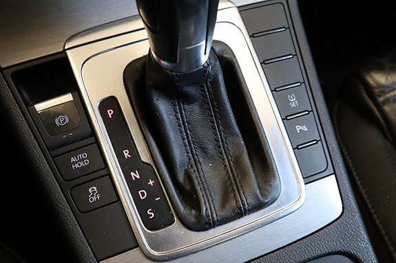 Volkswagen Passat 9 of 17
