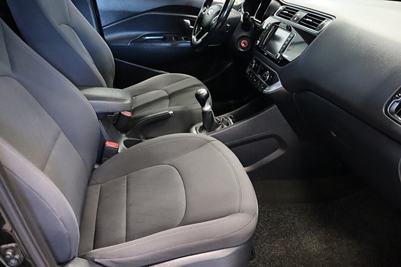 Kia Rio 8 of 19