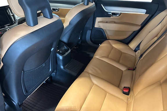 Volvo V90 24 of 30