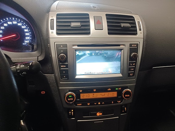 Toyota Avensis 14 of 16