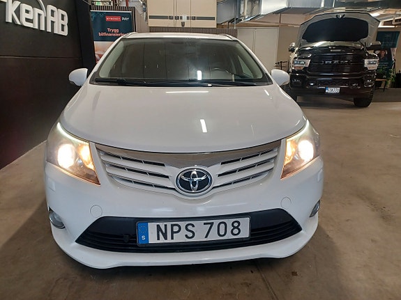 Toyota Avensis 4 of 5