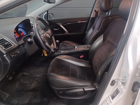 Toyota Avensis 11 of 16