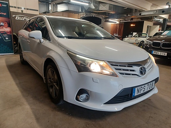 Toyota Avensis 3 of 5