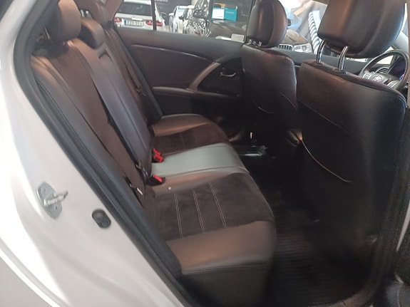 Toyota Avensis 9 of 16