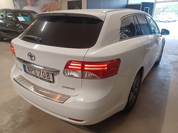 Toyota Avensis 7 of 16