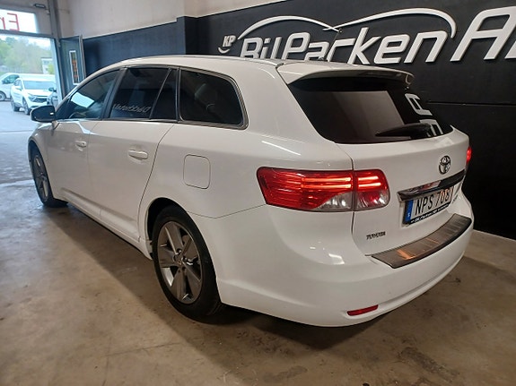 Toyota Avensis 5 of 5