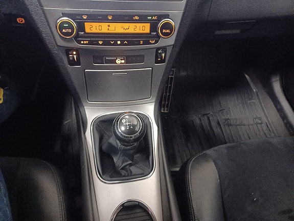 Toyota Avensis 15 of 16
