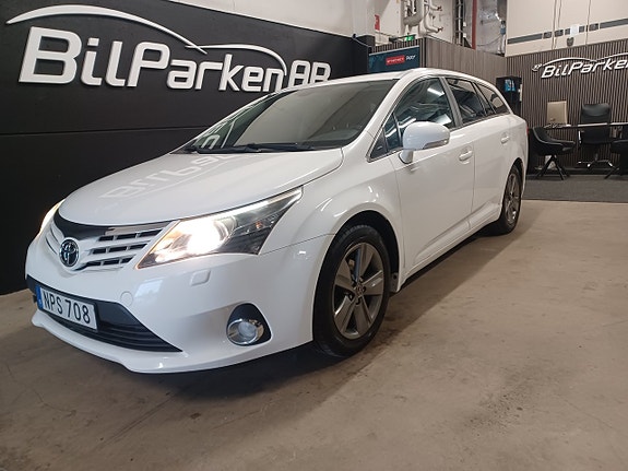 Toyota Avensis 2 of 5