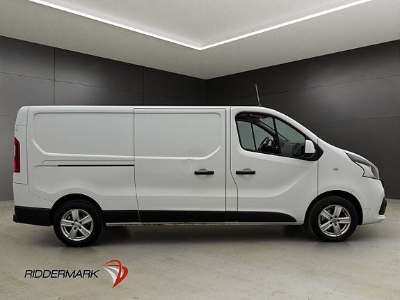 Nissan NV300 2 of 5