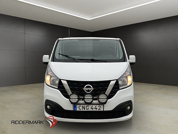 Nissan NV300 5 of 5