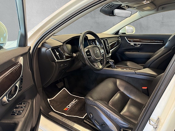 Volvo S90 10 of 25