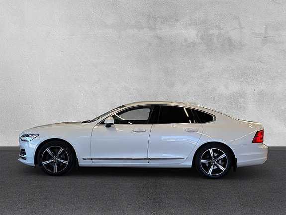 Volvo S90 2 of 25