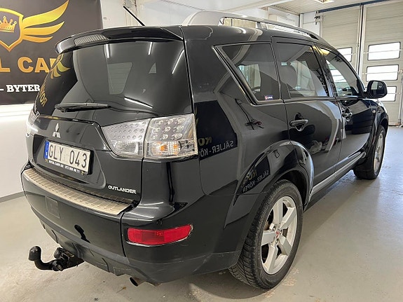 Mitsubishi Outlander 2 of 17