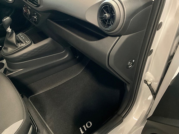 Hyundai i10 20 of 24