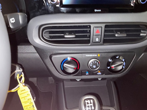 Hyundai i10 8 of 24