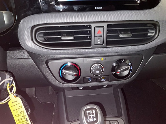 Hyundai i10 9 of 24