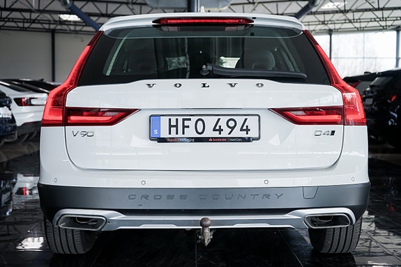 Volvo V90 Cross Country 8 of 30