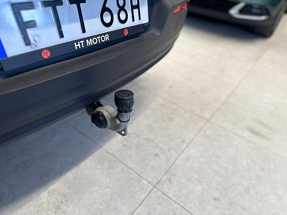 Volvo XC40 5 of 16