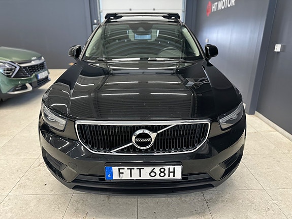 Volvo XC40 3 of 5