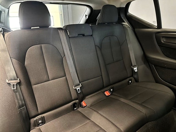 Volvo XC40 15 of 16
