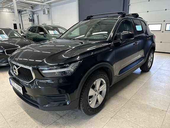 Volvo XC40 2 of 16