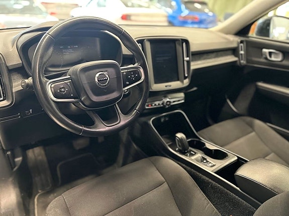 Volvo XC40 8 of 16