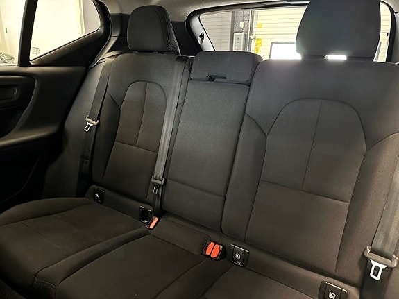 Volvo XC40 16 of 16