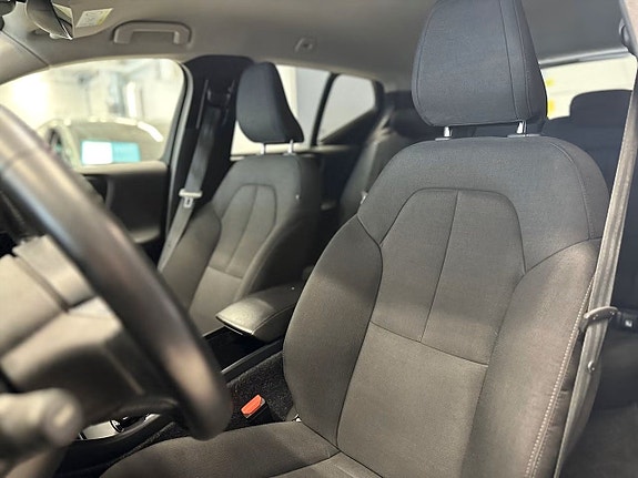 Volvo XC40 11 of 16
