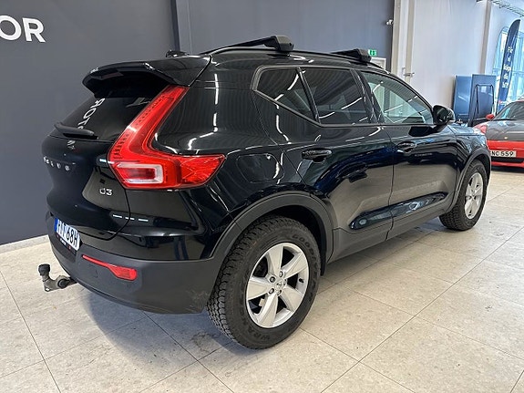 Volvo XC40 7 of 16