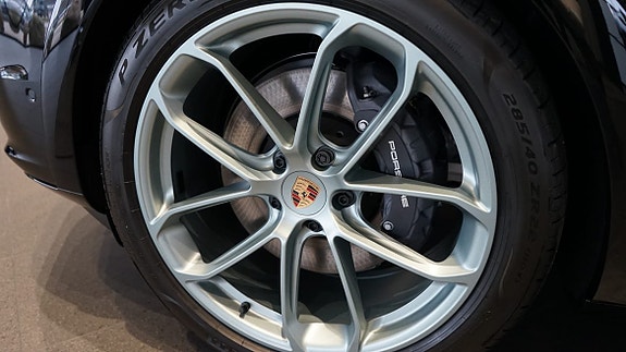 Porsche Cayenne 4 of 5