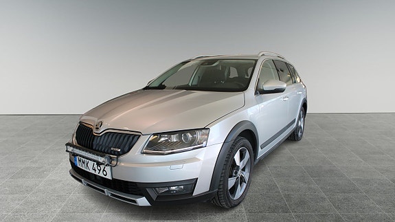 Skoda Octavia Scout 2 of 5