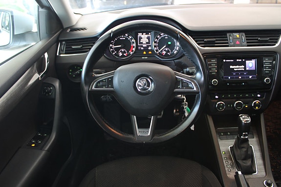 Skoda Octavia Scout 8 of 11