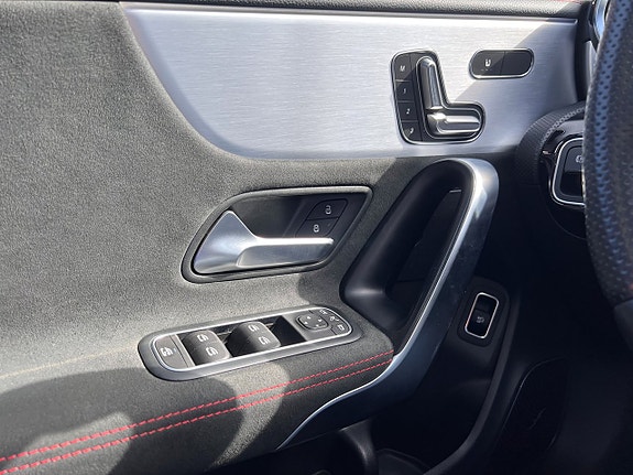 Mercedes-Benz CLA35 17 of 24