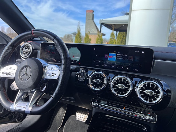 Mercedes-Benz CLA35 16 of 24