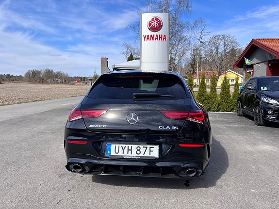 Mercedes-Benz CLA35 12 of 24