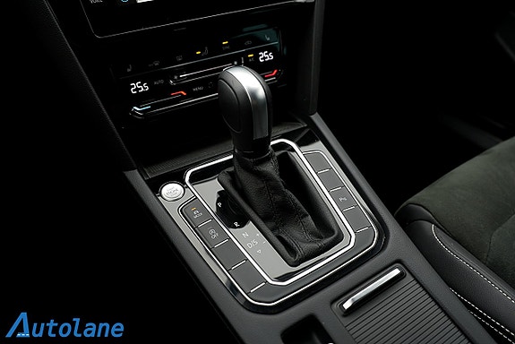 Volkswagen Passat 29 of 30