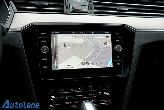 Volkswagen Passat 25 of 30