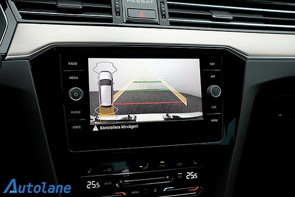 Volkswagen Passat 28 of 30