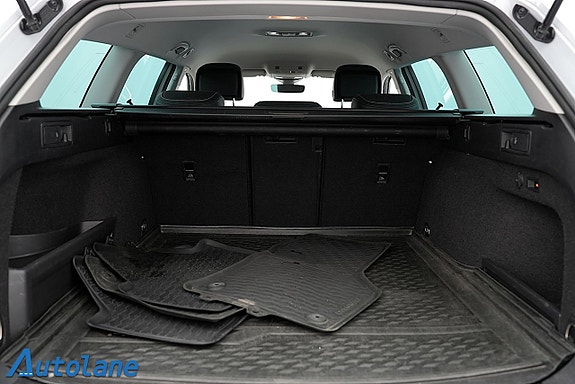 Volkswagen Passat 30 of 30
