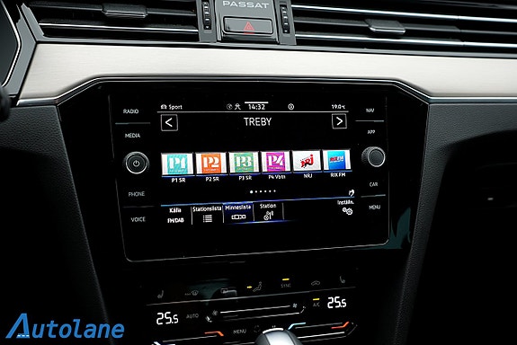 Volkswagen Passat 26 of 30