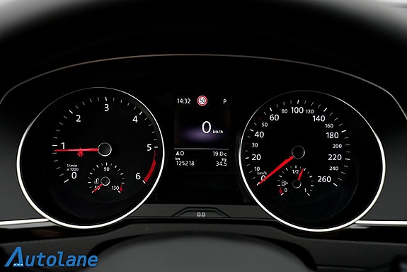 Volkswagen Passat 18 of 30