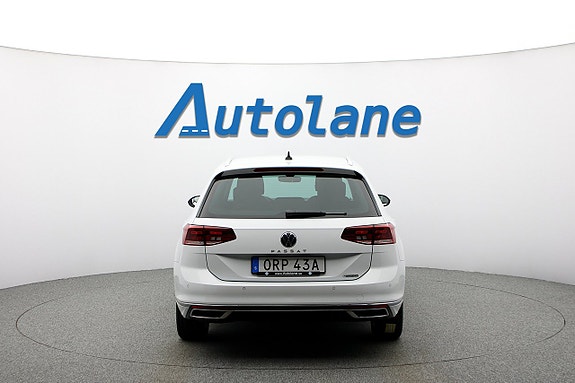 Volkswagen Passat 7 of 30