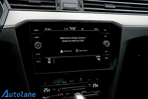Volkswagen Passat 27 of 30