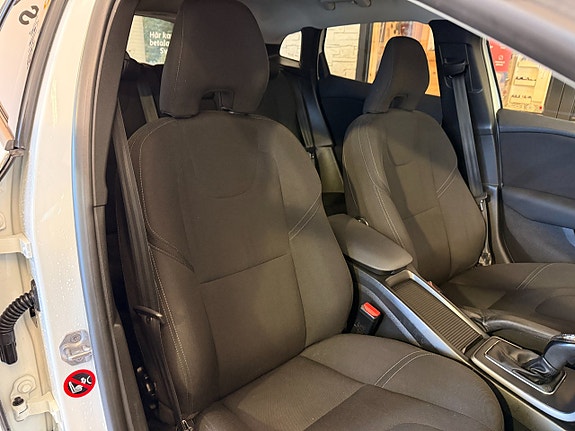 Volvo V40 13 of 15