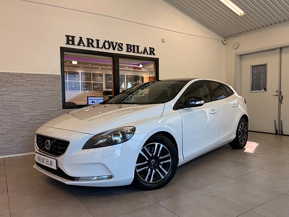 Volvo V40 2 of 15