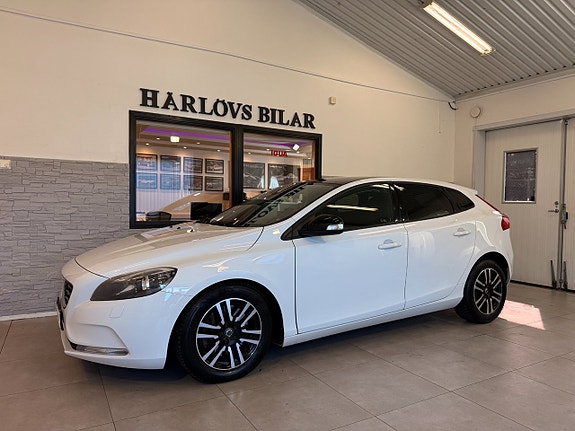 Volvo V40 3 of 15