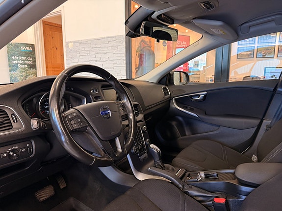 Volvo V40 11 of 15