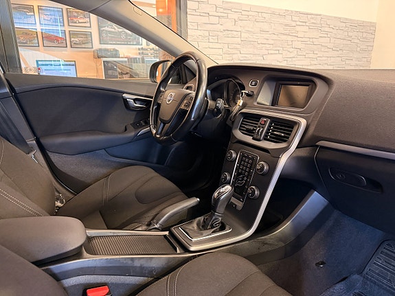 Volvo V40 12 of 15