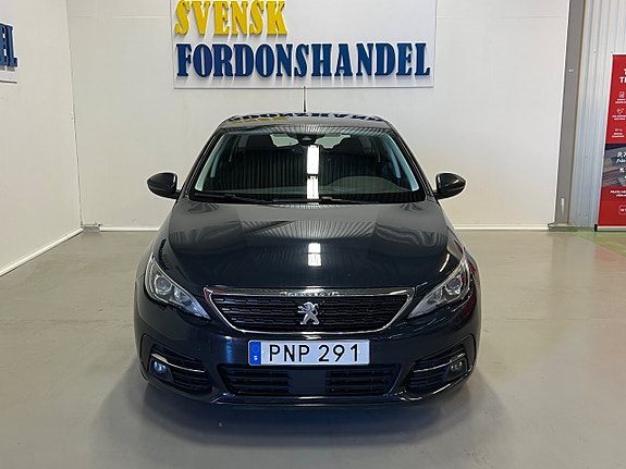 Peugeot 308 SW 2 of 5